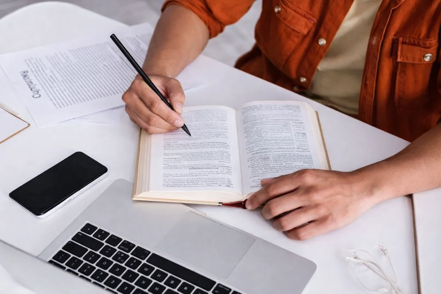 What is a copywriter